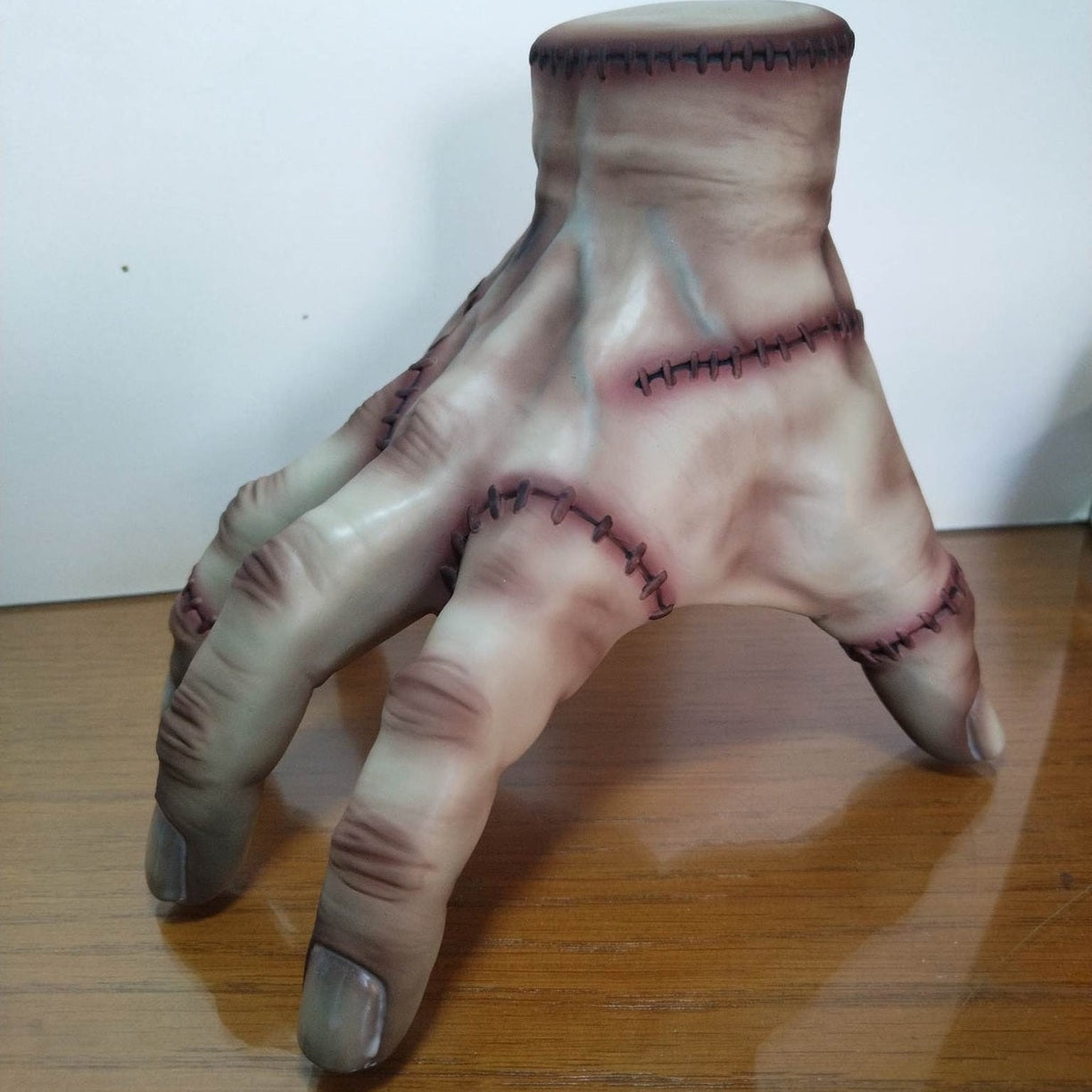 The Thing lifesize prop Watch stand 15cm