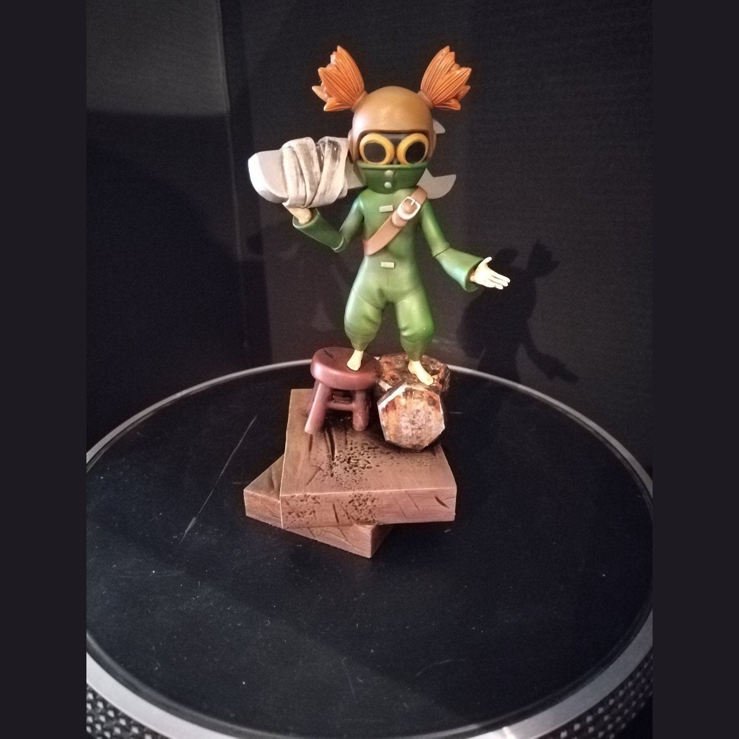 Little Nightmares 3 Low and Alone statue