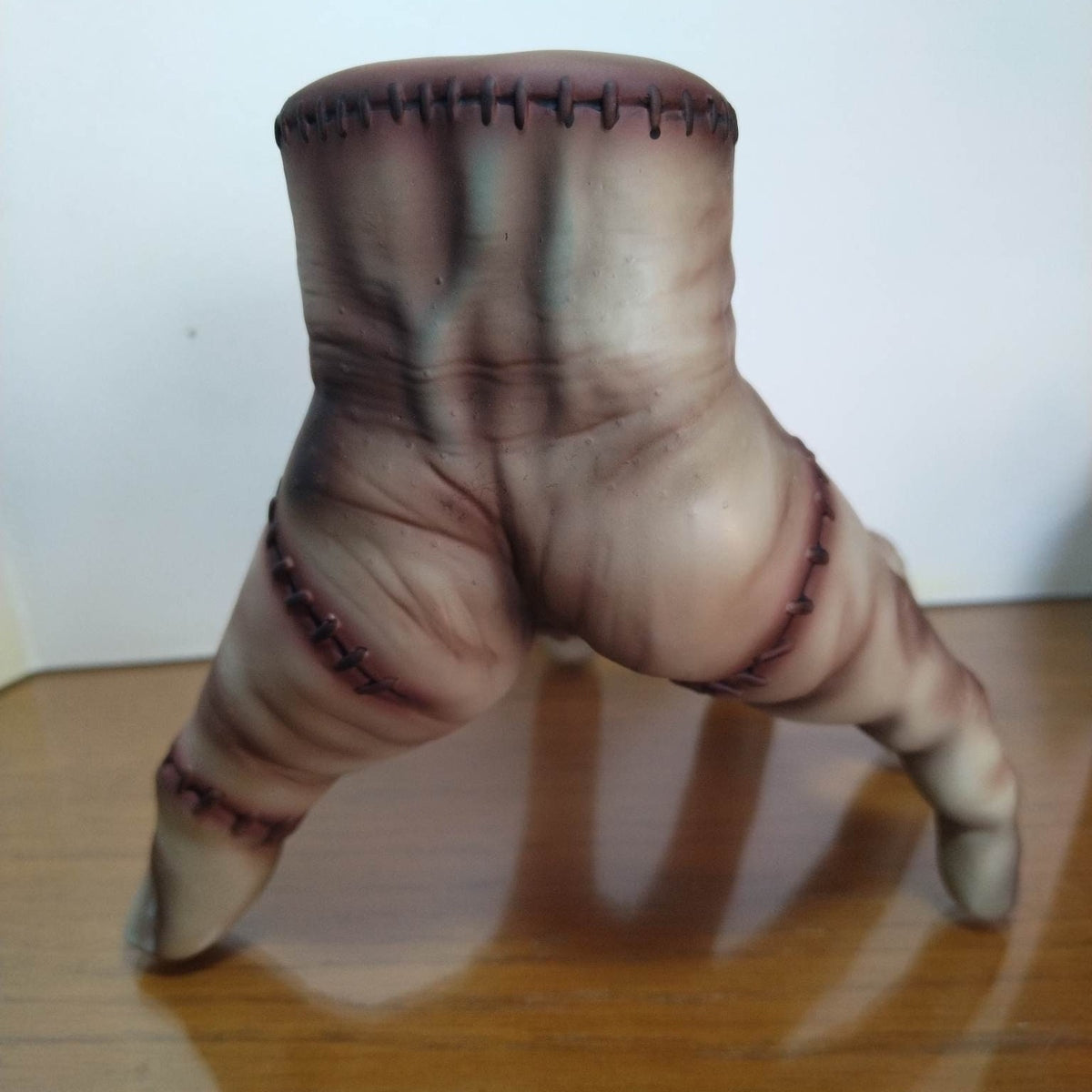 The Thing lifesize prop Watch stand 15cm