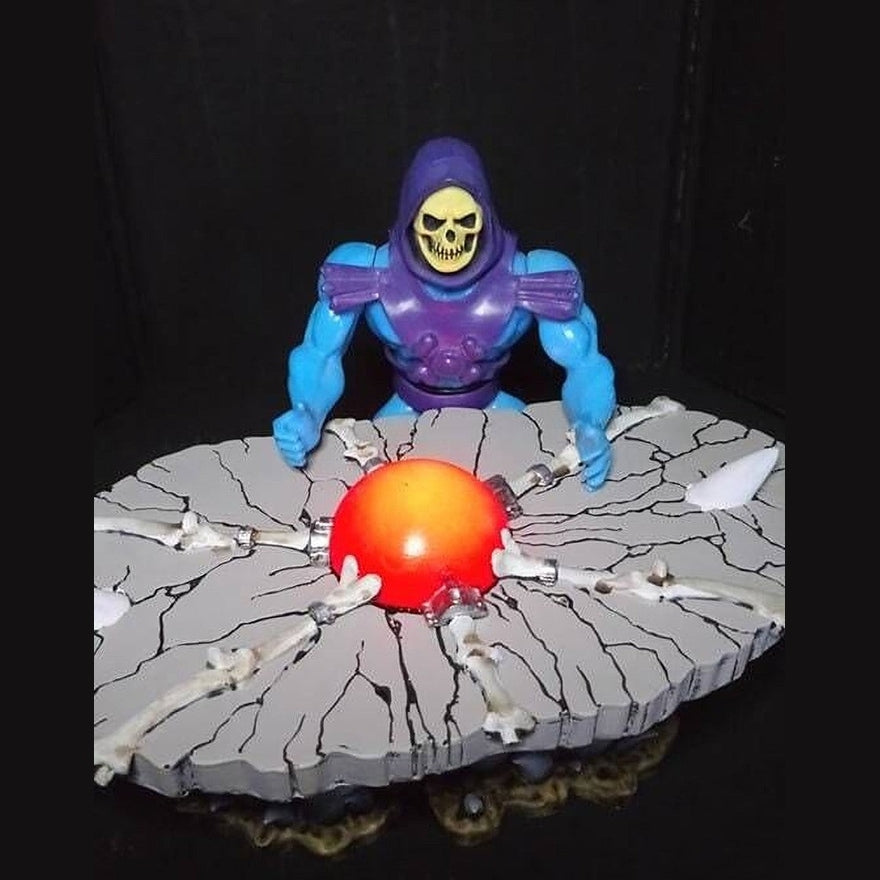MOTU Skeletor Table LED Orb - Snake Mountain Diorama