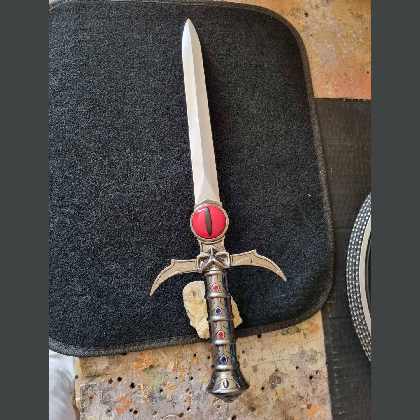 Thundercats Metallic version of sword of omens, crossguard upgrade. EMBLEMS ONLY