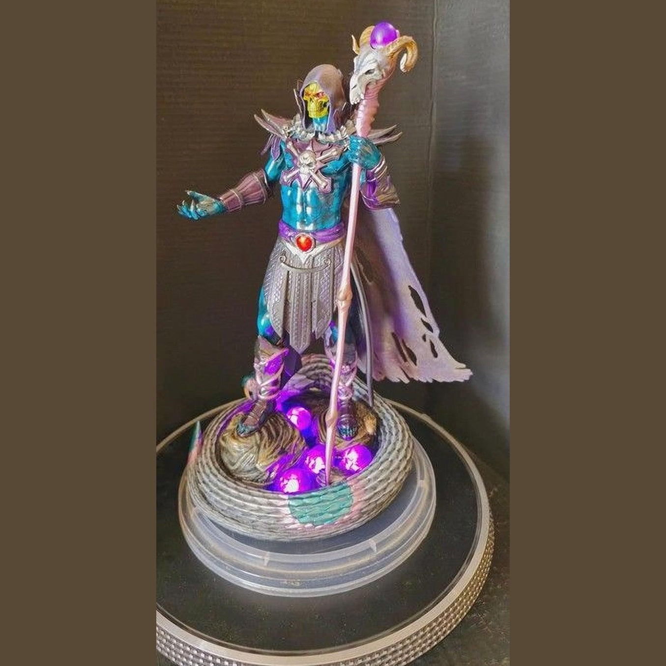 Skeletor Light-Up Statue 1:6 Resin - LED Base & Smoke FX