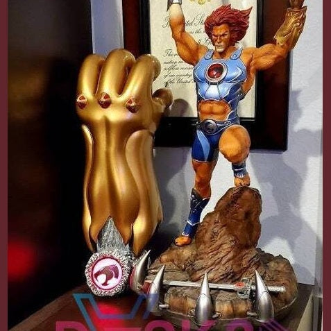 Thundercats Claw Shield 37cm Light-Up Replica Prop