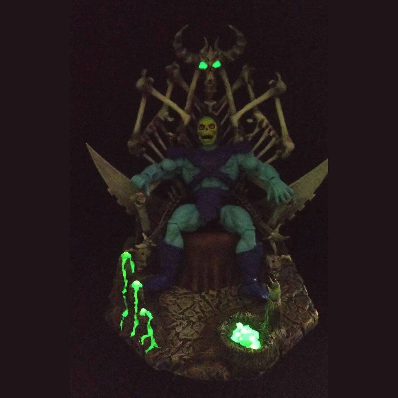 Skeletor Throne Glow-in-Dark MOTU Display - Polystone Base