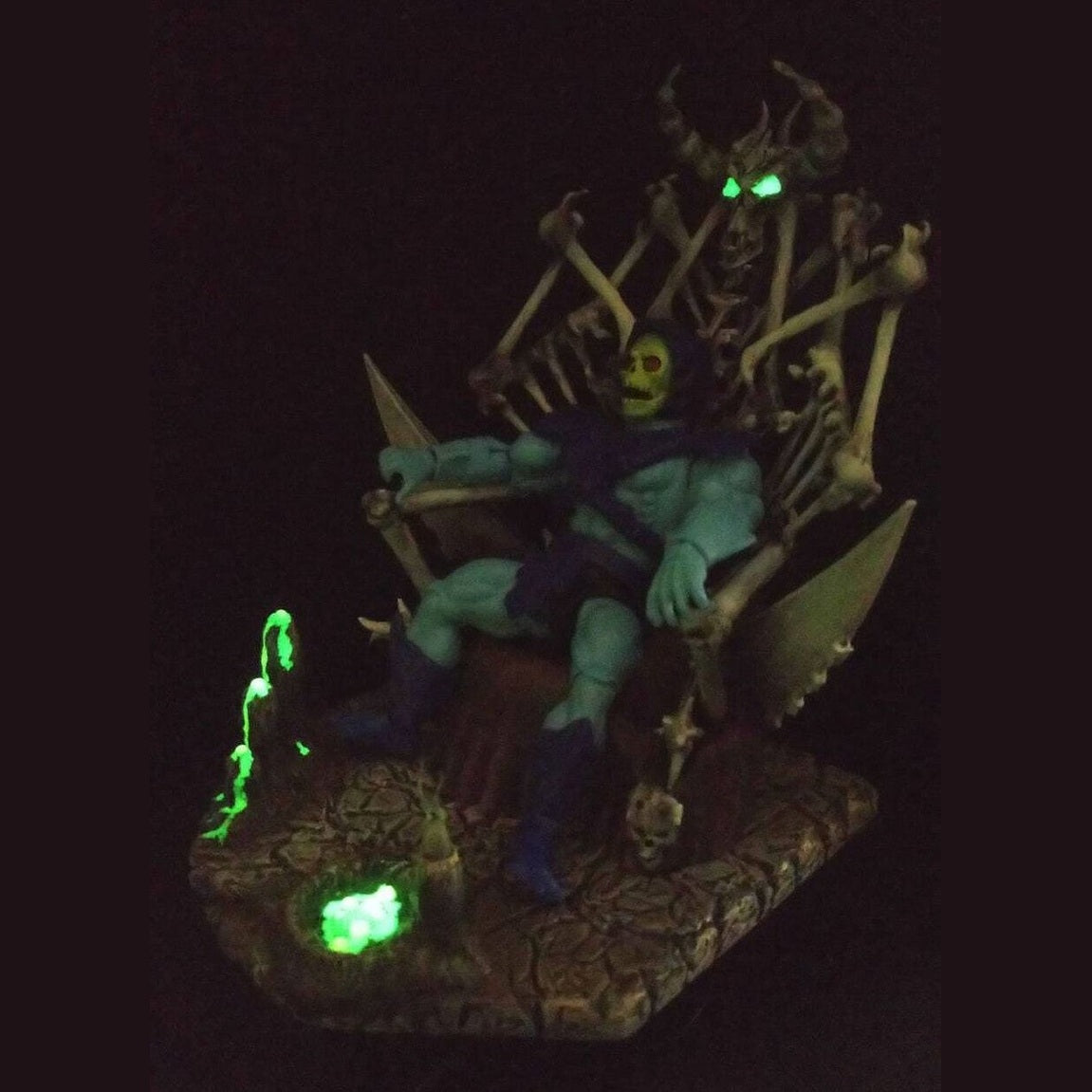 Skeletor Throne Glow-in-Dark MOTU Display - Polystone Base