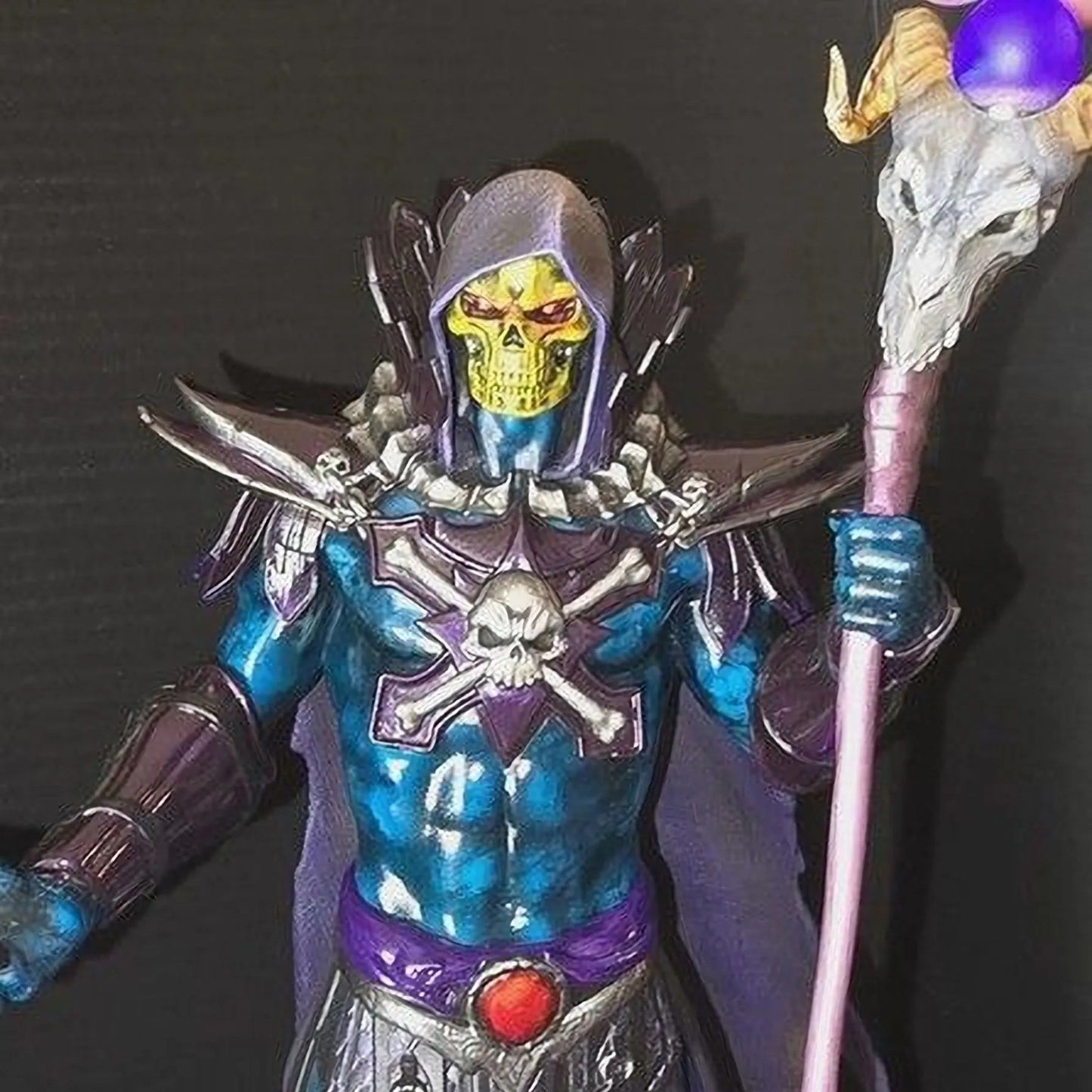 Skeletor Light-Up Statue 1:6 Resin - LED Base & Smoke FX