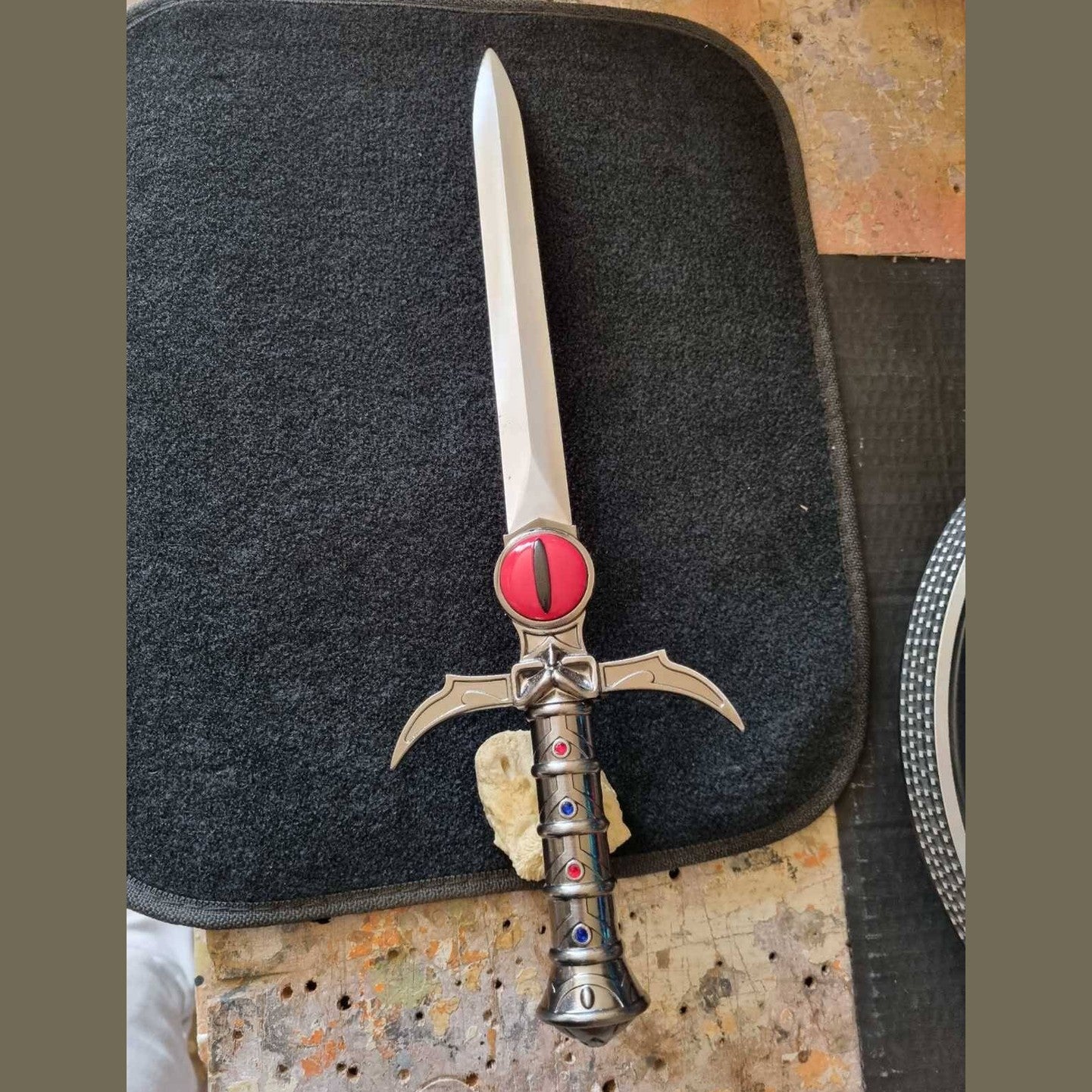 Thundercats Metallic version of sword of omens, crossguard upgrade. EMBLEMS ONLY