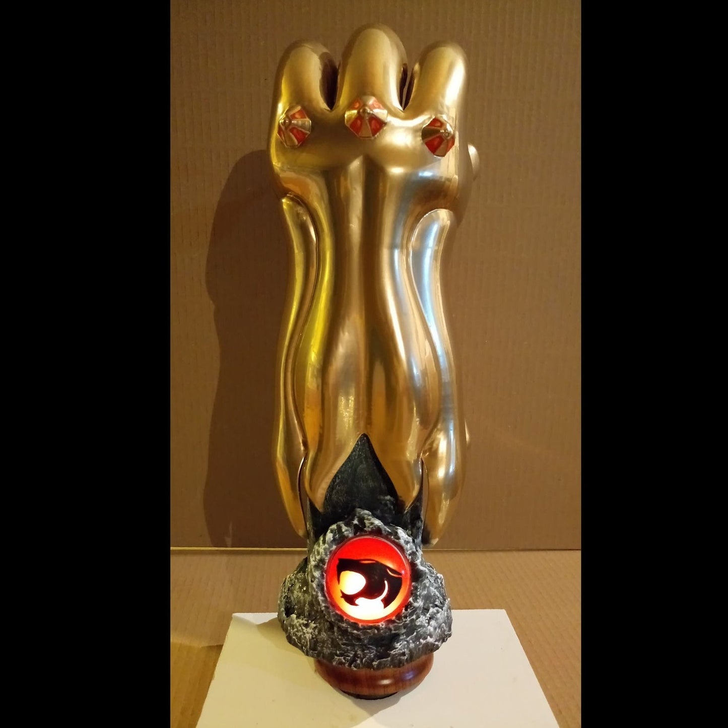 Thundercats Claw Shield 37cm Light-Up Replica Prop