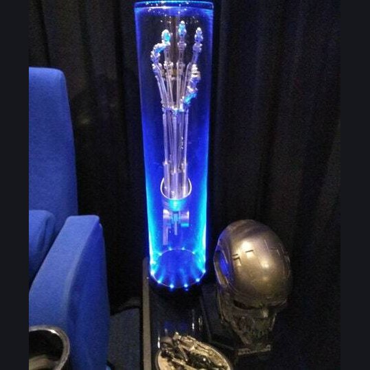 Terminator T-800 Endoskeleton Arm LED Light-Up 80cm Replica