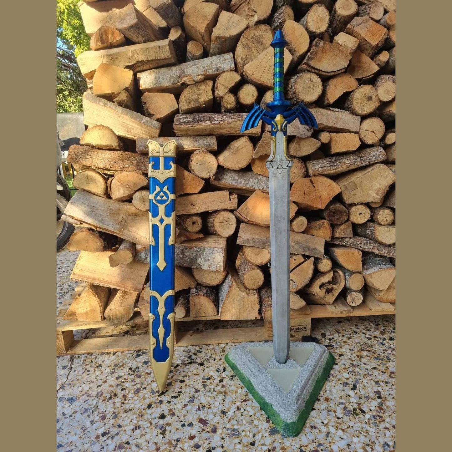 Zelda Master Sword 110cm Replica + Scabbard & Pedestal