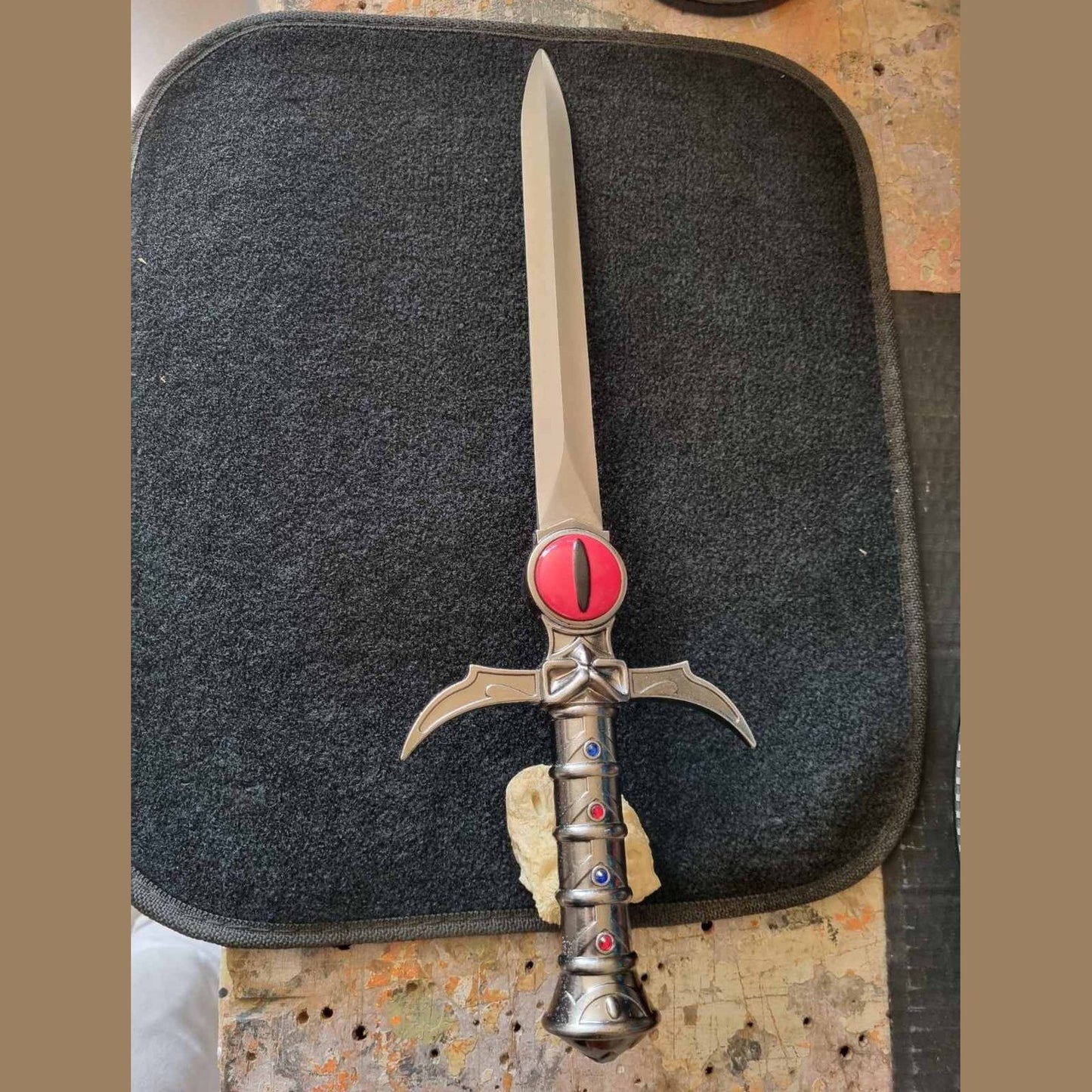 Thundercats Metallic version of sword of omens, crossguard upgrade. EMBLEMS ONLY