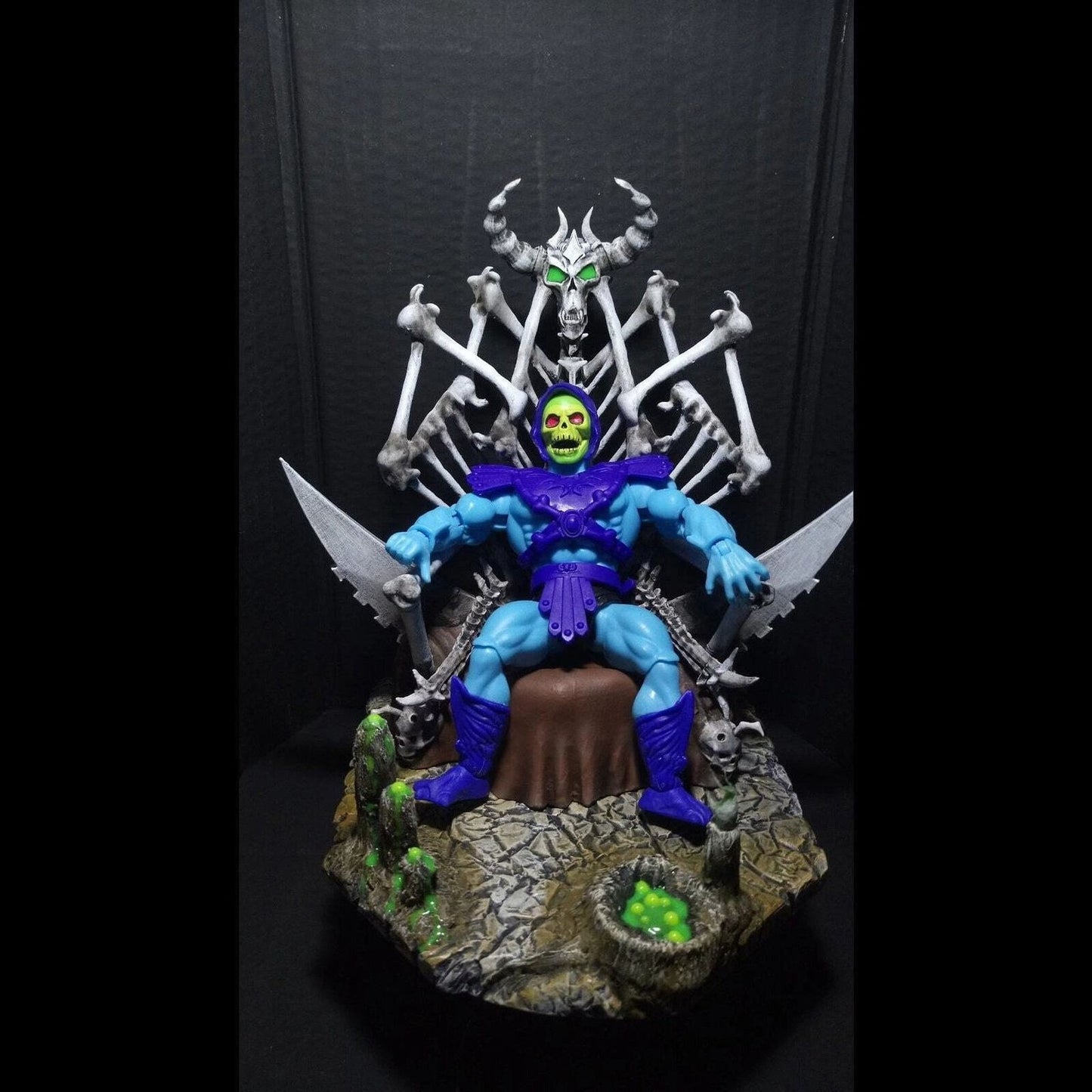 Skeletor Throne Glow-in-Dark MOTU Display - Polystone Base
