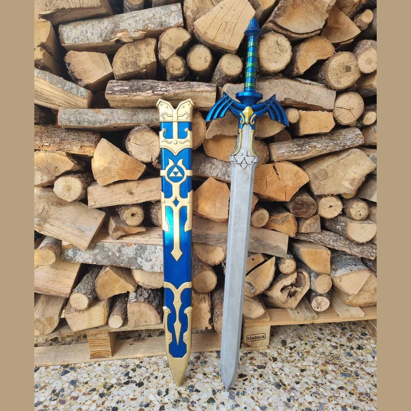 Zelda Master Sword 110cm Replica + Scabbard & Pedestal