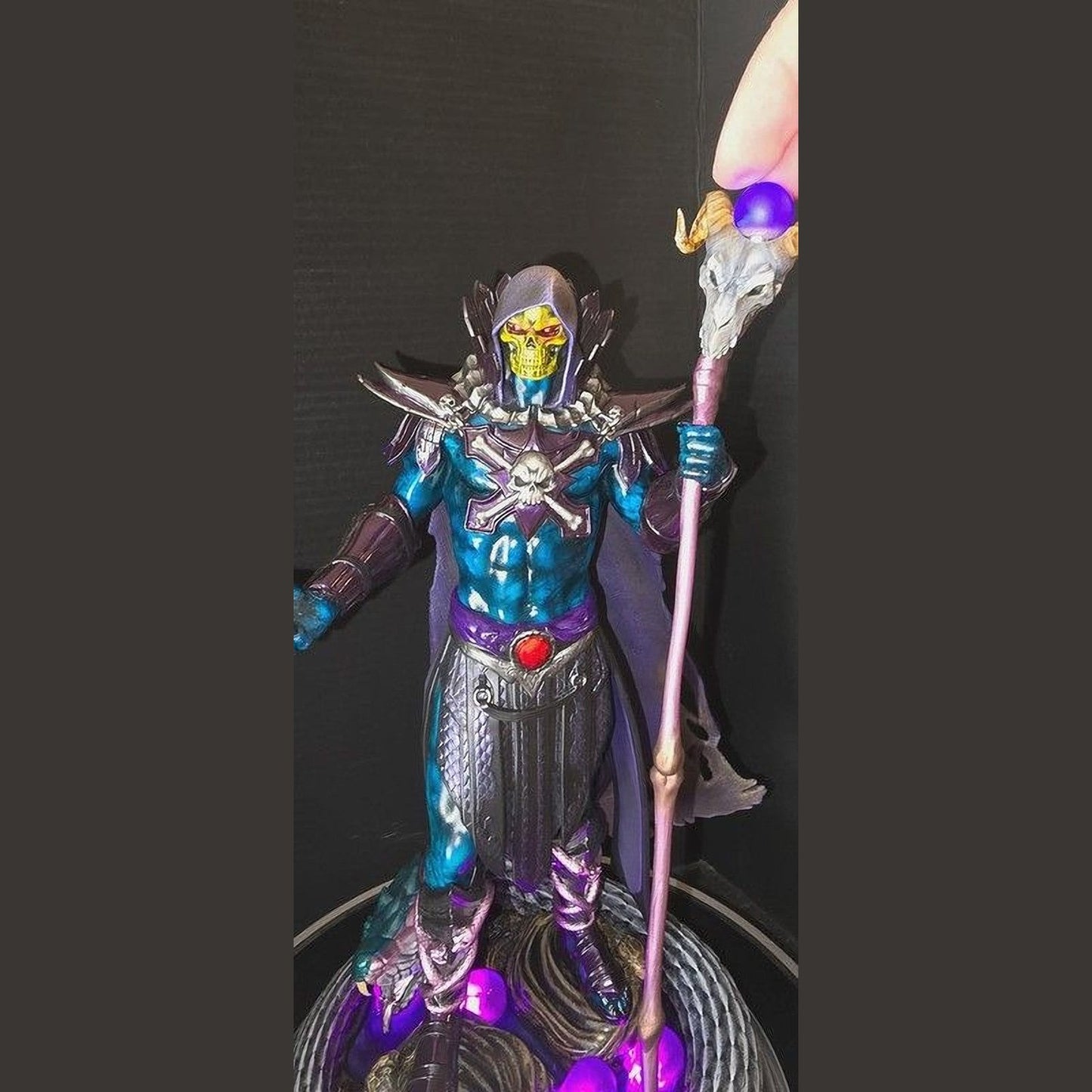 Skeletor Light-Up Statue 1:6 Resin - LED Base & Smoke FX