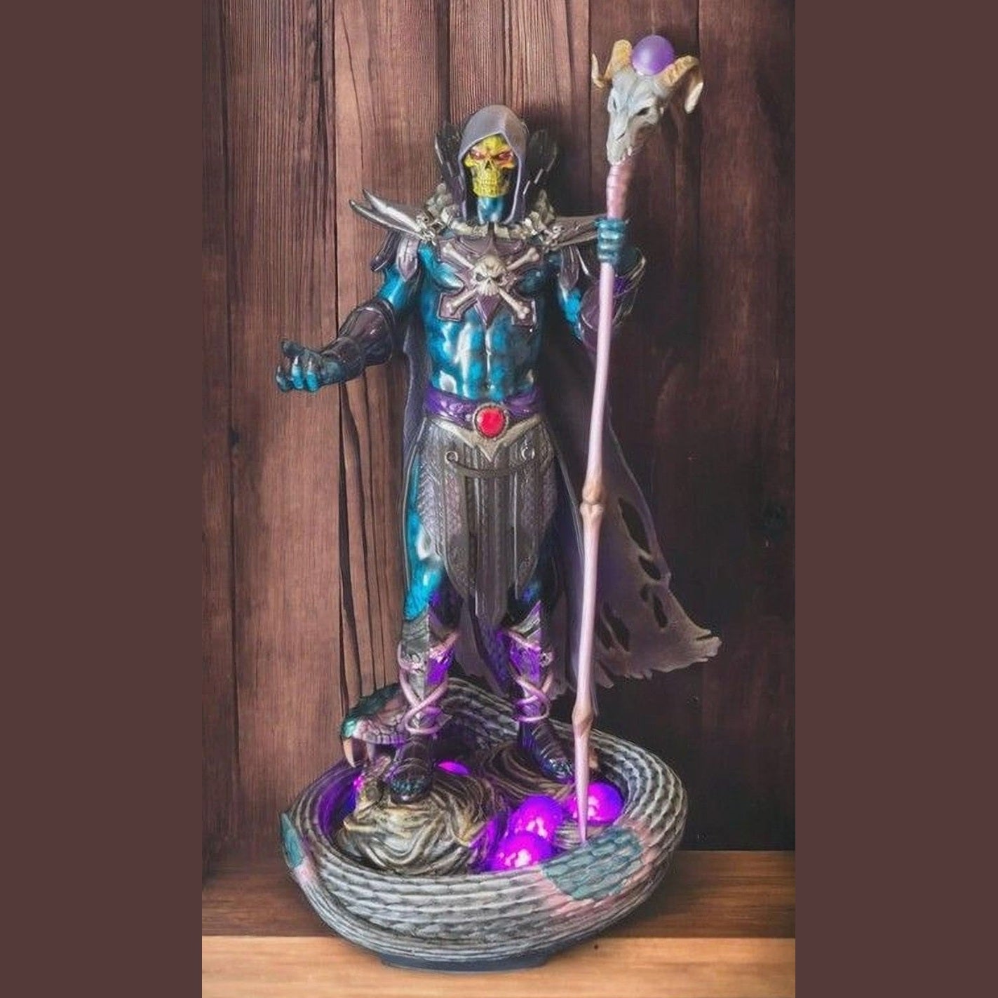 Skeletor Light-Up Statue 1:6 Resin - LED Base & Smoke FX