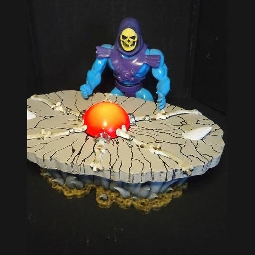 MOTU Skeletor Table LED Orb - Snake Mountain Diorama