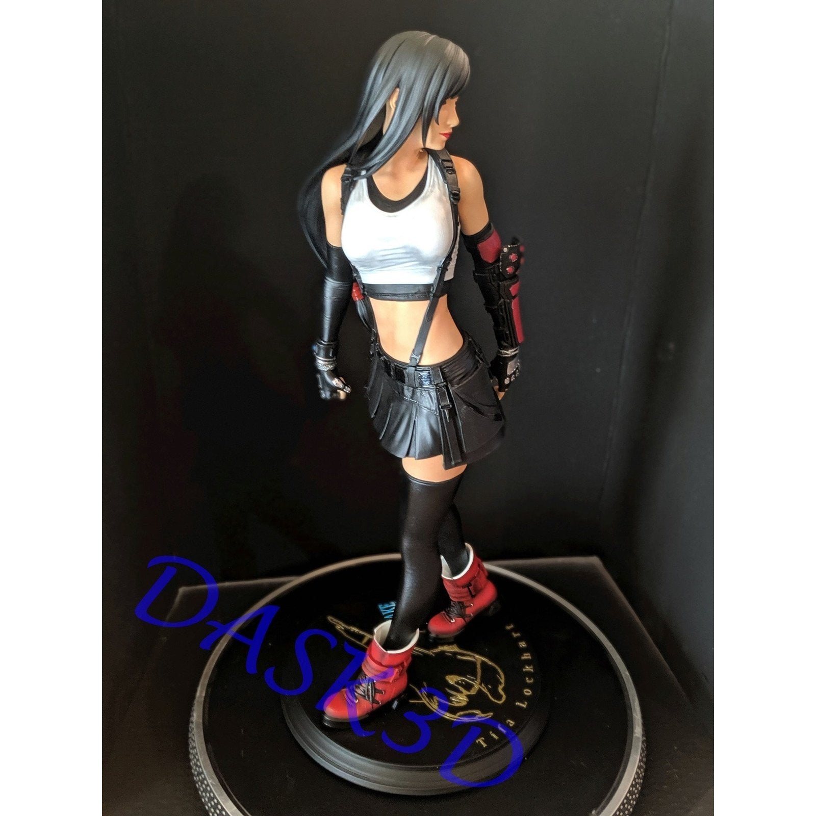 Tifa Lockhart Final Fantasy resin statue commision 1/16, 1/8, 1/4 scale fully painted