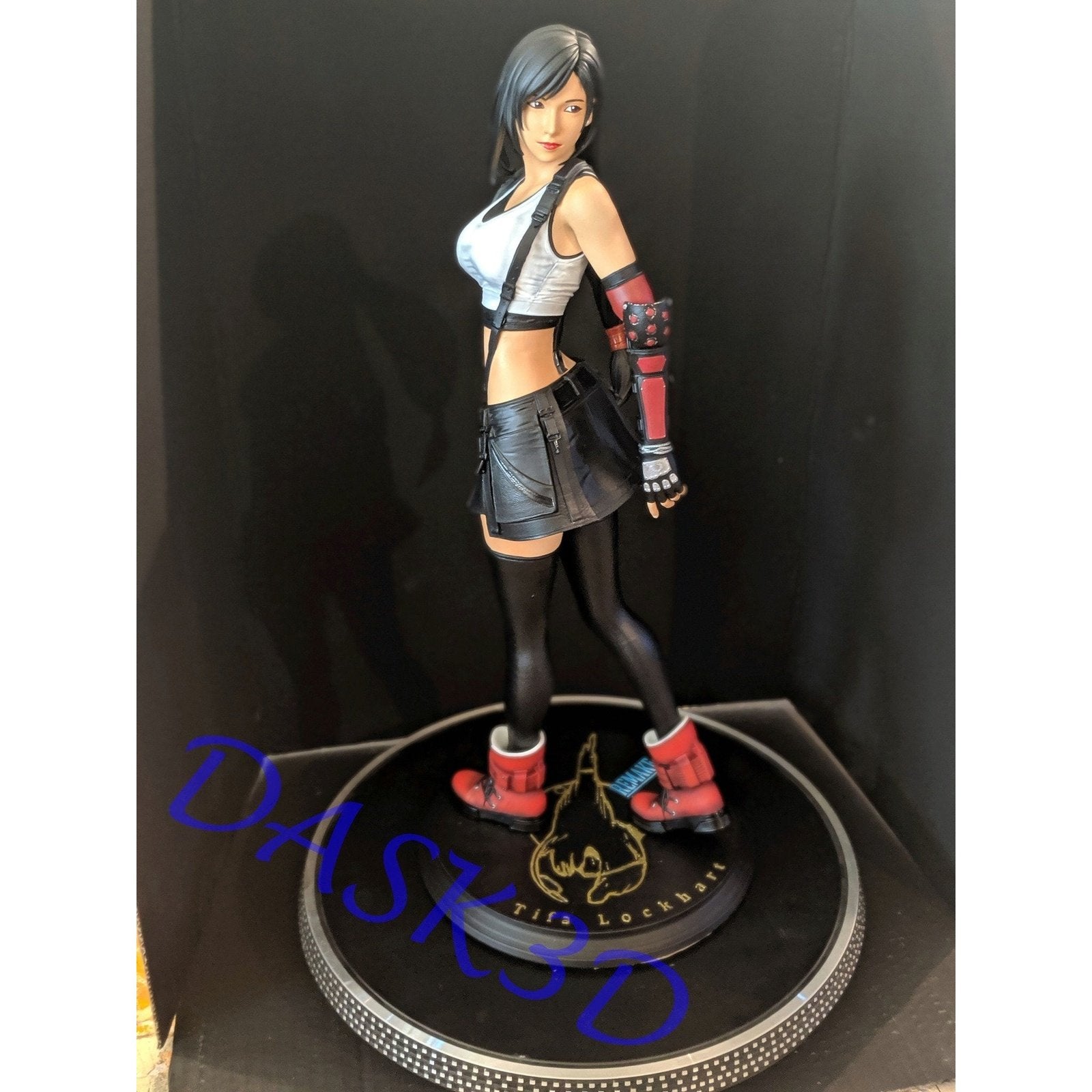 Tifa Lockhart Final Fantasy resin statue commision 1/16, 1/8, 1/4 scale fully painted