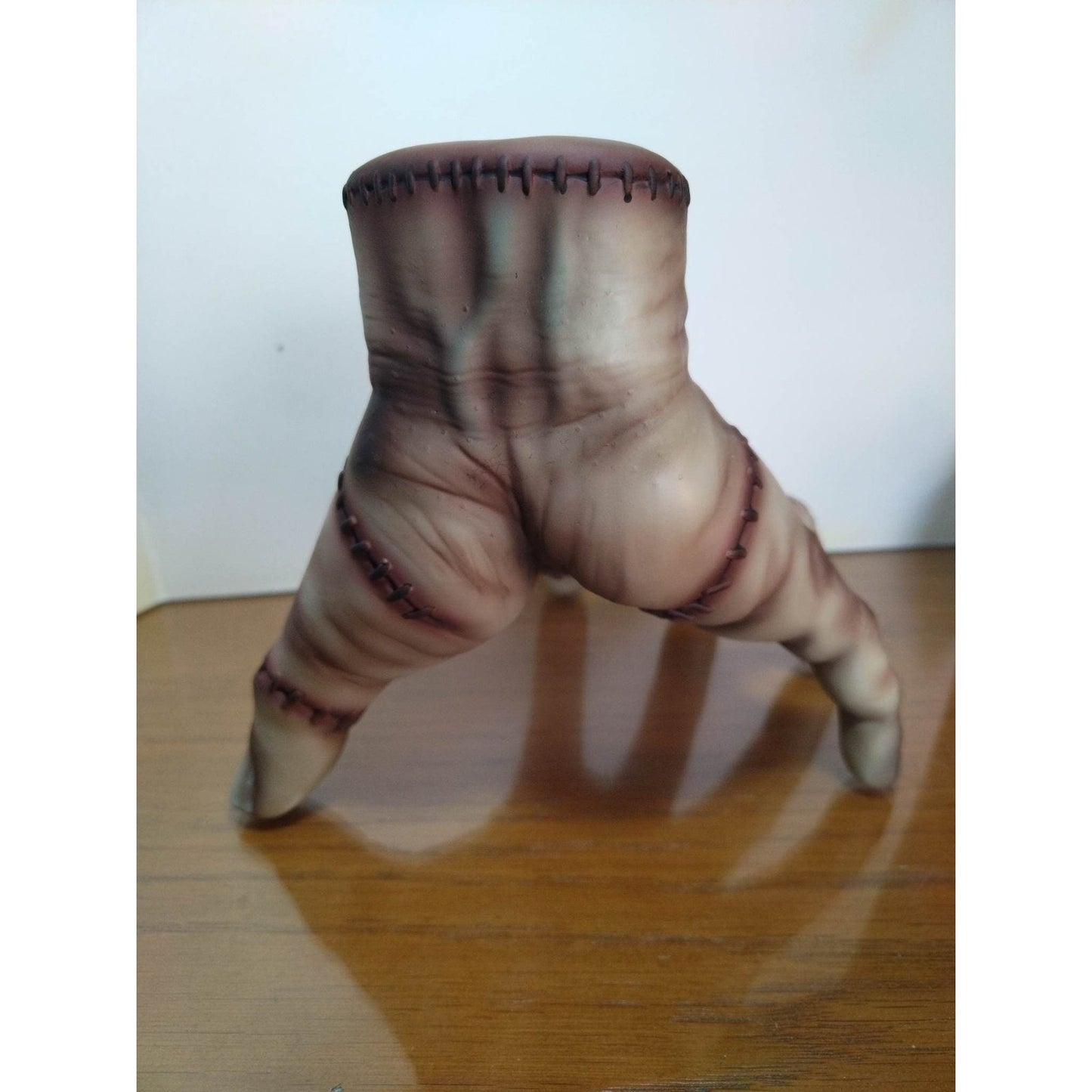 The Thing lifesize prop Watch stand 15cm